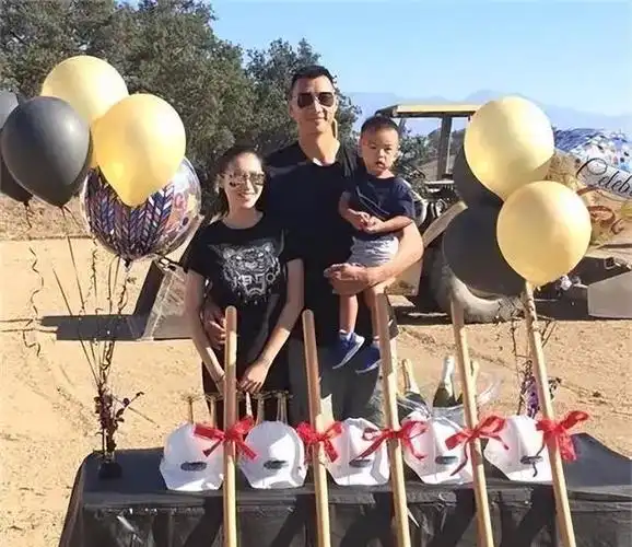 80年代曾经是广东男子手球队主力,母亲麦美玲身高176(另一说法173)