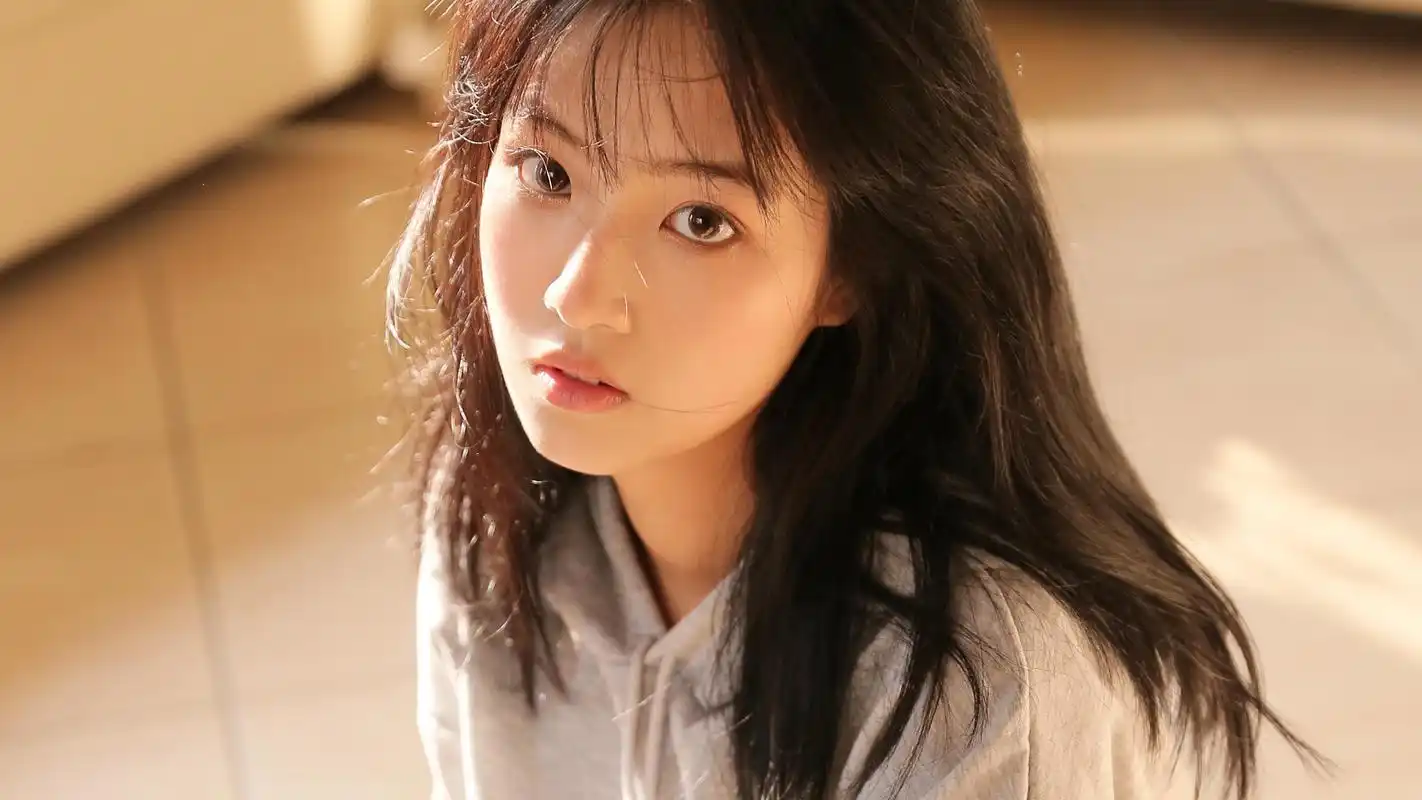 暖色系漂亮美女私房照