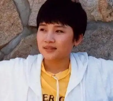 就这样她辞别母亲一个人踏上求学之路,那时她不想辜负母亲期望,学习