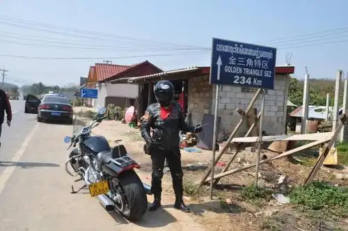 国内去老挝自驾游全攻略关于出关手续证件路况违章处理食宿电话通讯