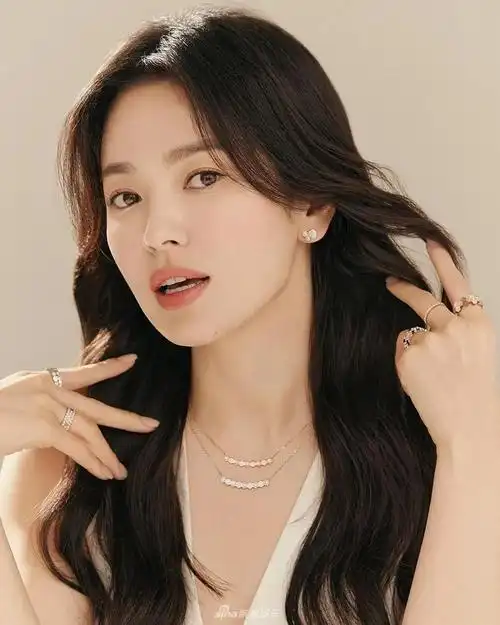 韩国美女宋慧乔穿白衬衫美若天仙!雪肤玉貌太清丽脱俗