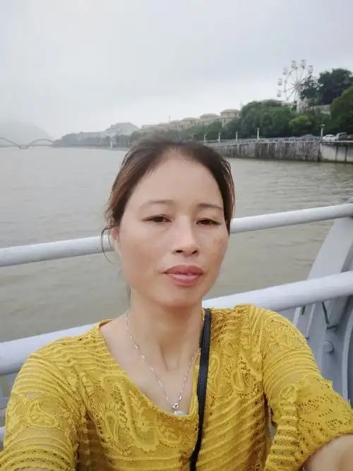 妈妈自拍照,美美的.