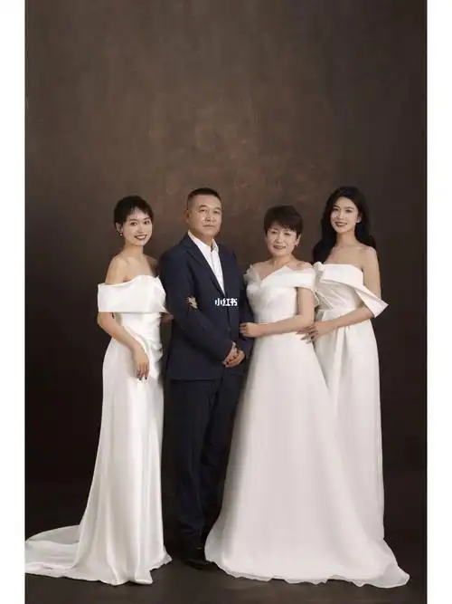 一家四口这样拍太幸福了临沂全家福