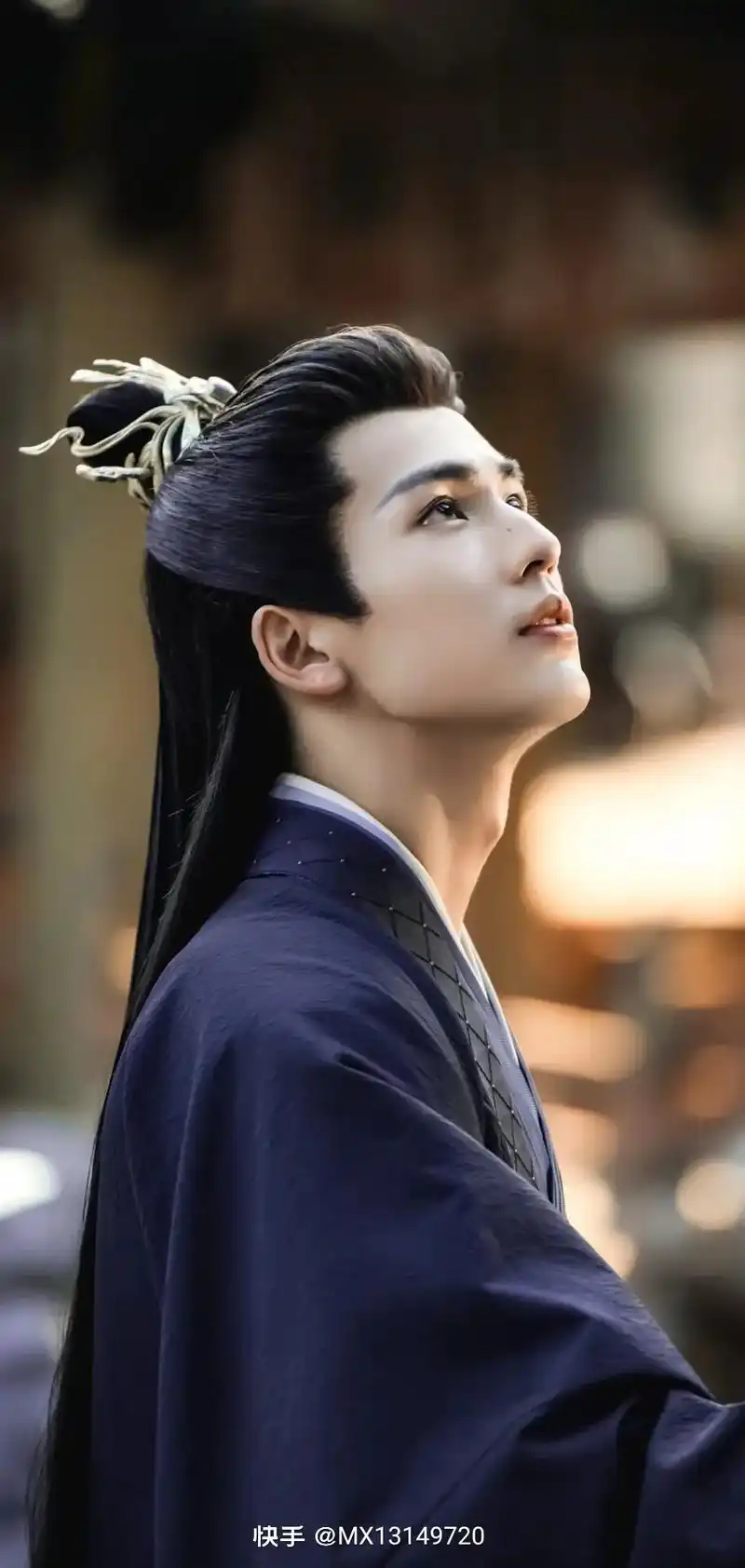 抖音热门话题🔥 张凌赫目前是我看到穿古装最帅的了!比如云 - 抖音
