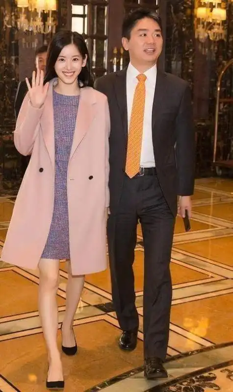 马云妻子正面照罕见曝光年轻时气质清新脱俗一点不输奶茶妹