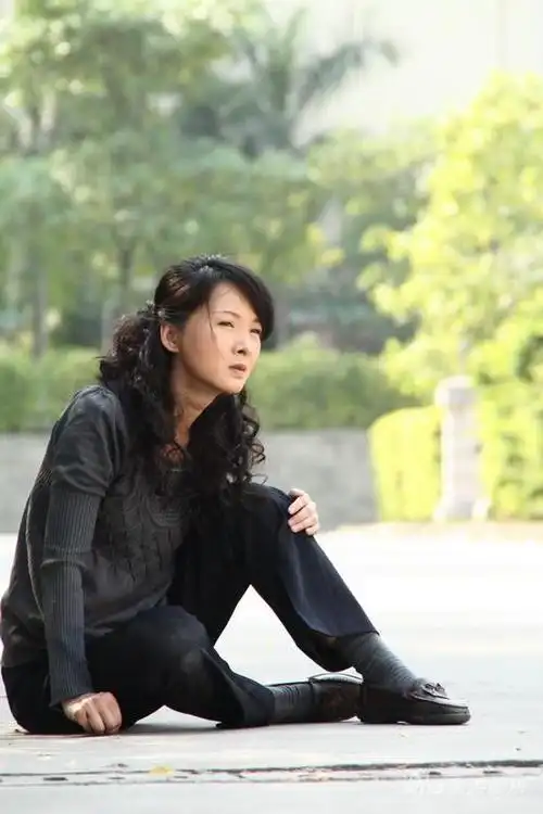 师小红与谢兰因戏生情,甘做丁克哪知老来得子,如今家庭幸福美满