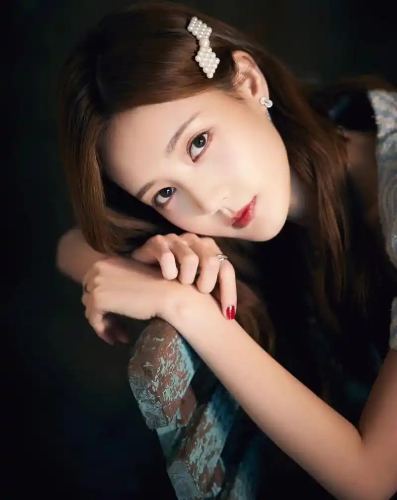 李一桐合影,笑容甜美迷人.[微笑]