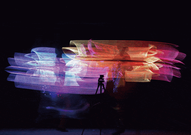 乐园点亮晚空的绚烂灯光 亦或是极光之旅 来自异国的精美延时摄影作品