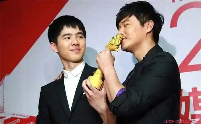 刘昊然陈思诚什么关系 又是维护又是电影主角关系嗳味