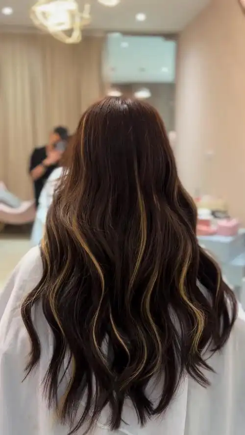 接发的挑染对于一些不想漂自己头发的女生很友好的 体验哦,接出来的