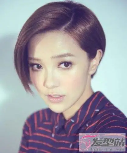 女生露耳超短发 简洁利落个性十足_发型站_最新流行发型设计发型图片
