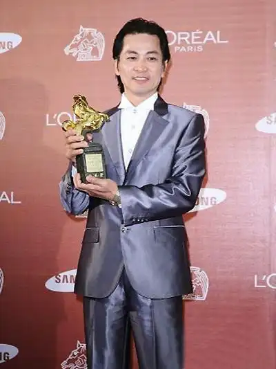 他在第46届台湾电影金马奖中获得最佳动作设计奖,代表作品有《叶问》