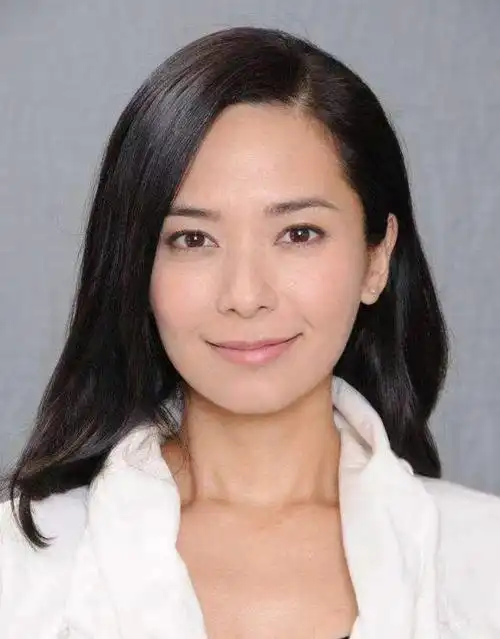 混血港姐郭羡妮:倒贴3套房下嫁到河南农村,被小6岁丈夫宠成宝