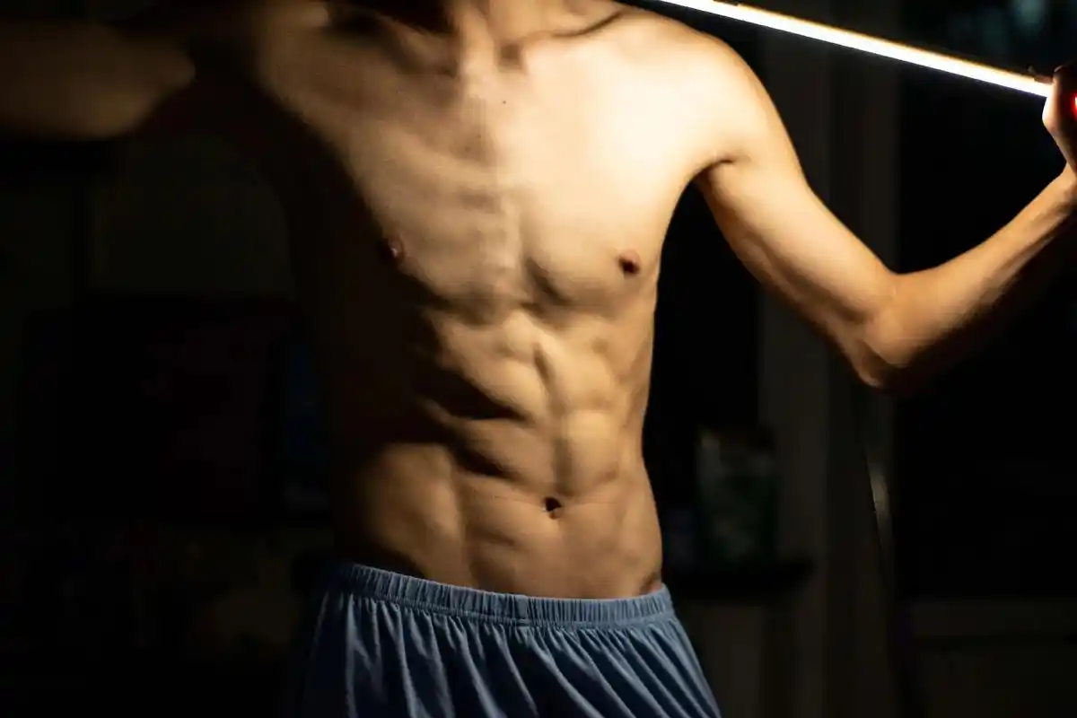 我想我应该把流量密码给拿捏了吧#腹肌 #帅哥 #18 #拍照 - 抖音