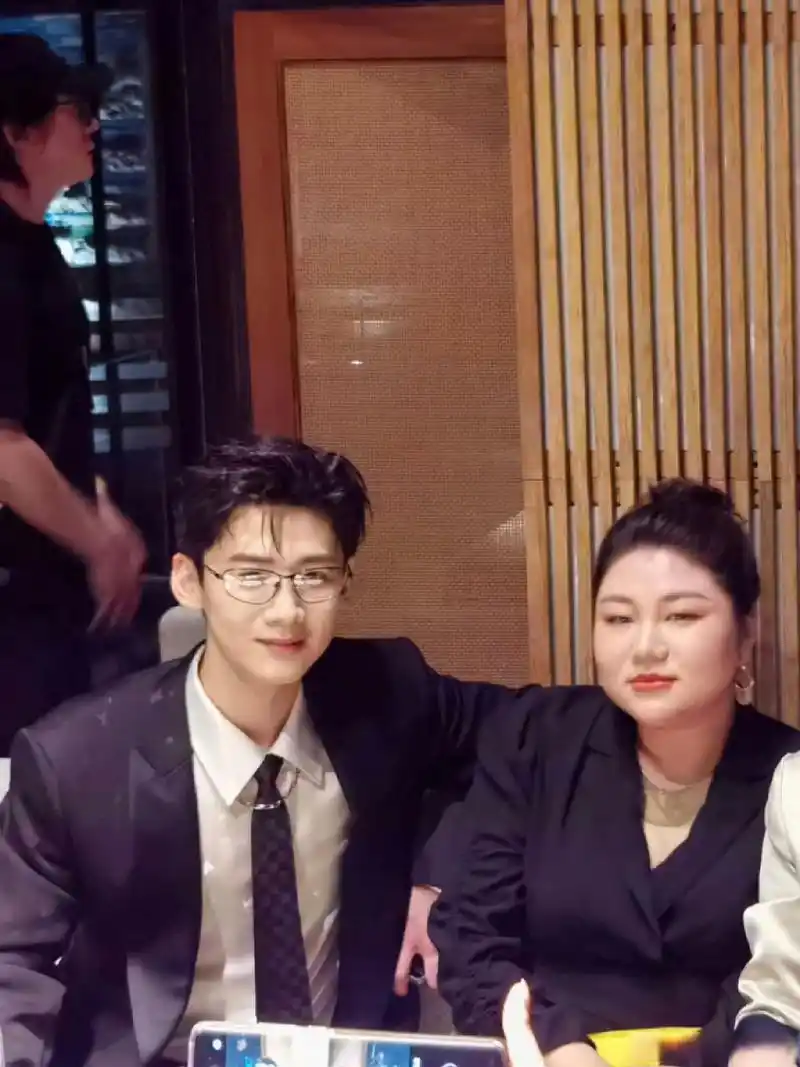 白敬亭杨天真同框##白敬亭杨天真欧阳娜娜同框# 白敬亭杨天真欧阳