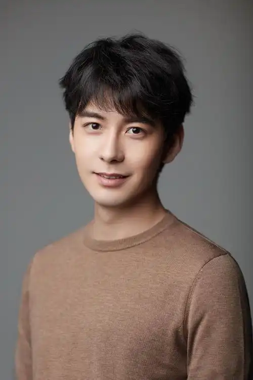 这几年大眼睛双眼皮的长脸新生代男演员都不太受欢迎