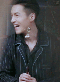 胡歌哈哈大笑gif - 胡歌哈哈大笑动图系列_明星表情表情-发表情