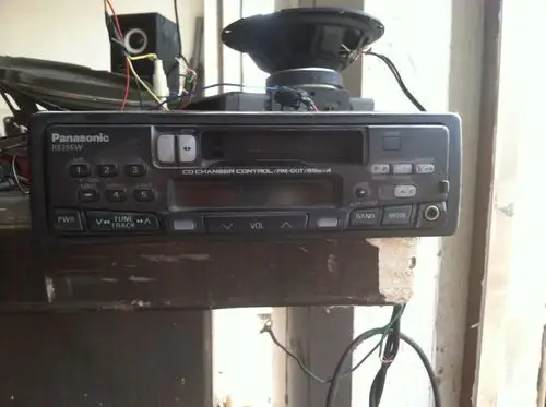 出松下六碟cd机,功能完好,桑塔纳全系无损安装