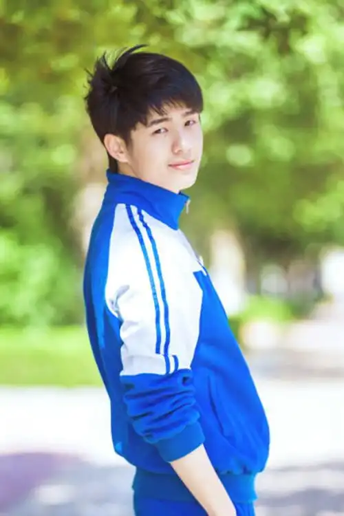 刘昊然穿哪套衣服都少年感十足,怪不得那么多人喜欢他