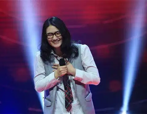 张姝中国好声音惊呆汪峰周杰伦为抢学员欲砸哈林