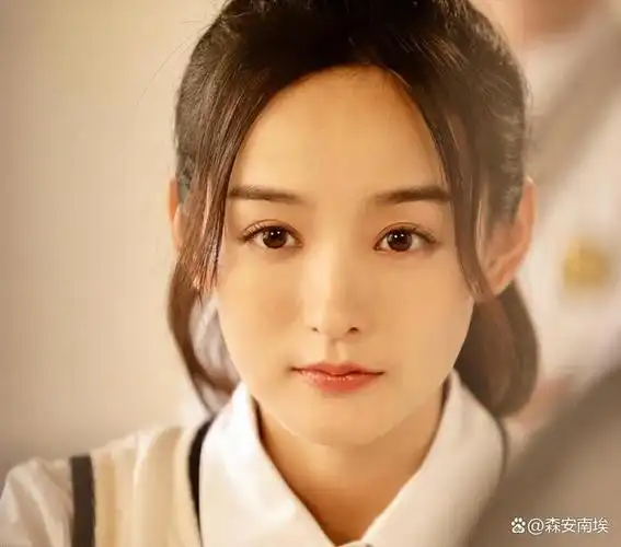 反倒是和谭松韵,两人在《锦心似玉》中,为了一个男人斗得死去活来.