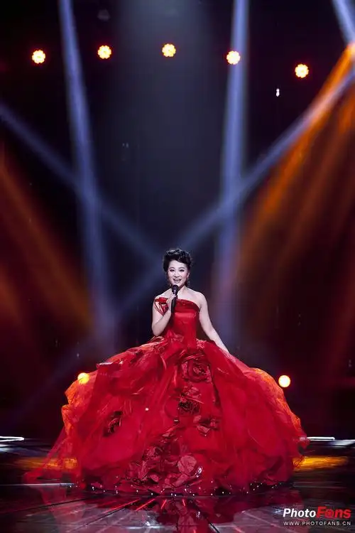 央视天天把歌唱栏目--吴彦凝