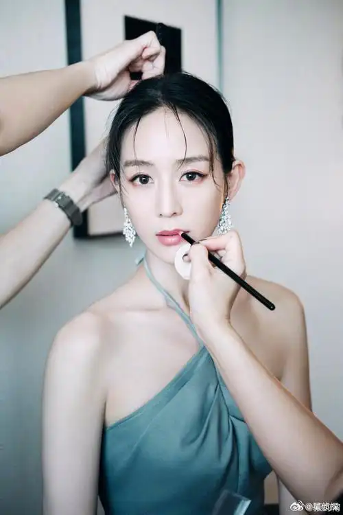 我宣布张钧甯是掌管气质的神,一个美背能把我魂都勾走