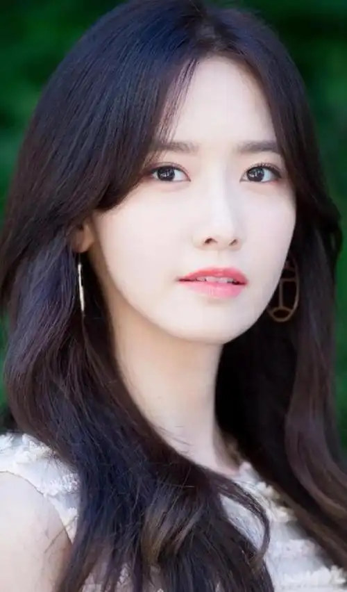 清纯靓丽的第一神颜美少女林允儿