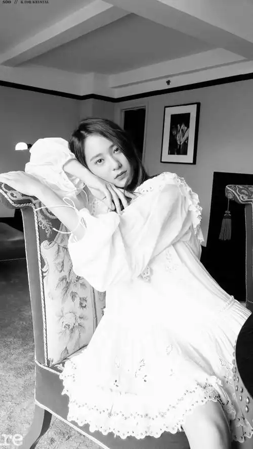 郑秀晶的黑白照合集,独特的清冷气质,让照片氛围感十足