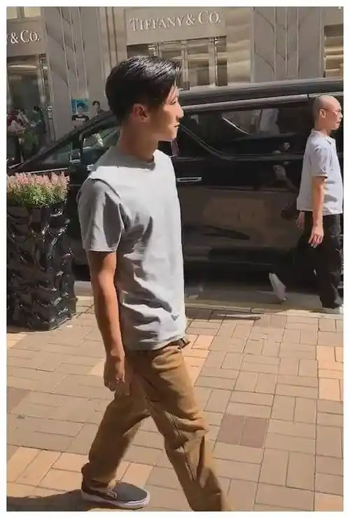 谢霆锋身高遭质疑近照又黑又矮网友吐槽最多1米68