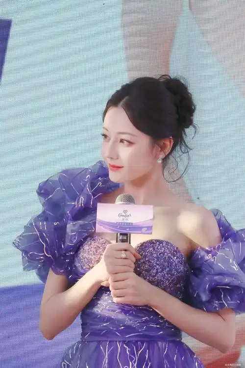 迪丽热巴活动憋笑##迪丽热巴金纺活动