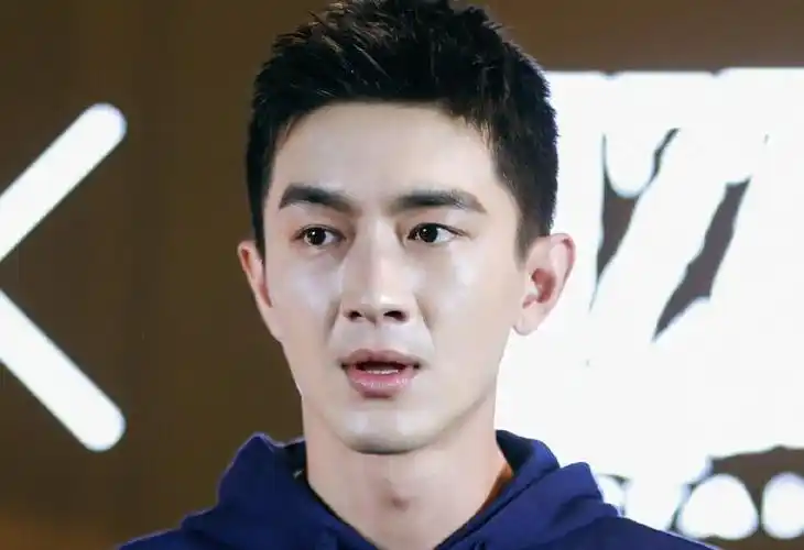 林更新终于出现了,剪了短发颜值逆天,网友:返老还童了?