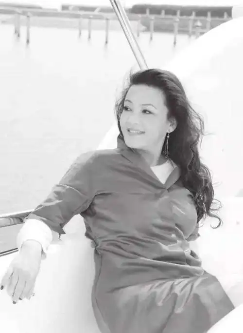 从身价过亿女企业家到如今直播带货64岁张兰经历了什么