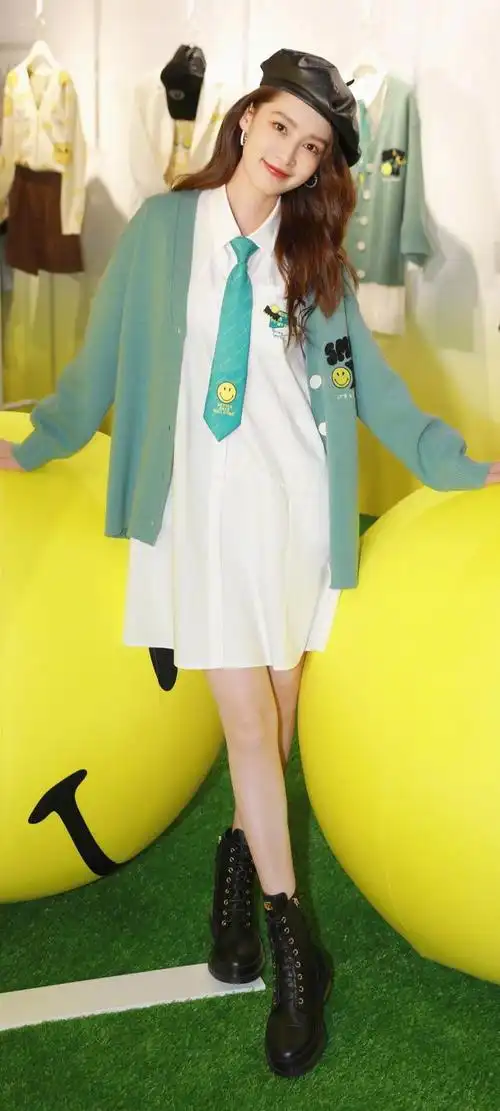 壁纸甜美可爱身材优美李沁