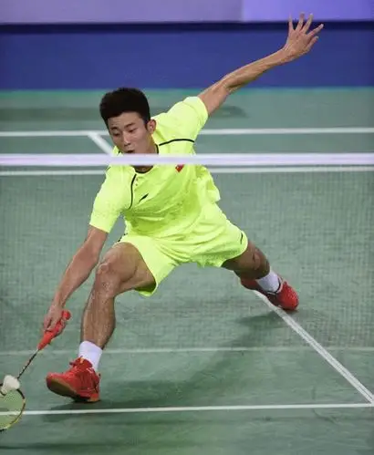 图文国羽男团30中国香港谌龙大跨步救险