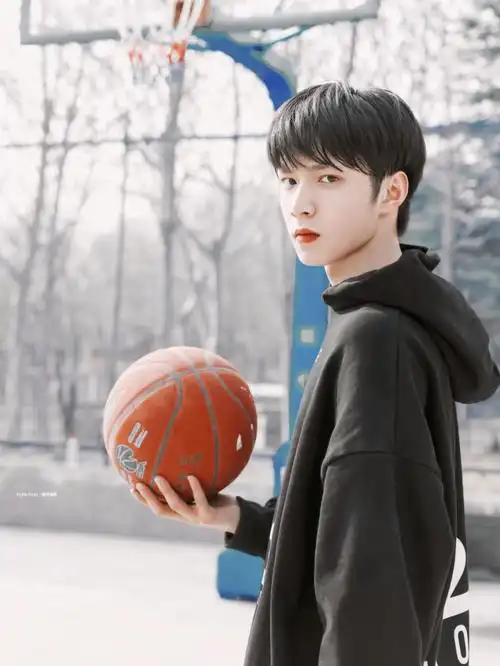 刘耀文还得男高