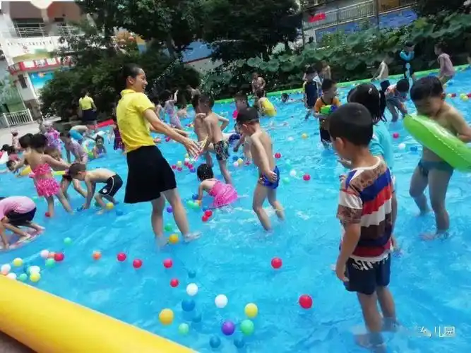 翁源县龙英幼儿园三浴锻炼之趣味水浴_活动