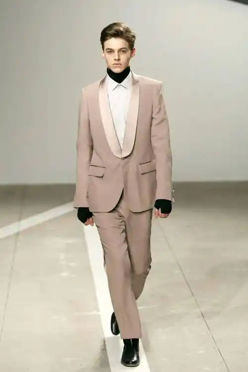 昔日享誉全球的时尚男模转型做歌手了