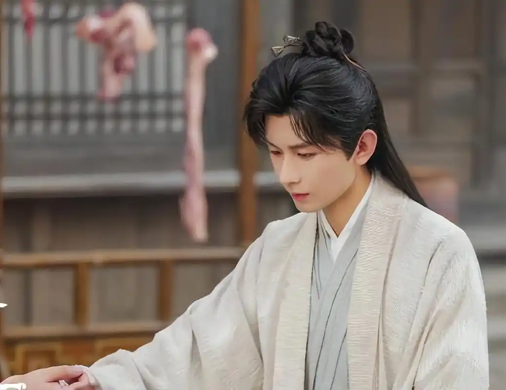 电视剧莲花楼的男主角李莲花走到哪儿,哪儿就出事,堪比柯南.