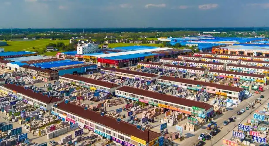 本无石可倚,无山可托的万石镇,因睿智的本地人巧借地名"万石"经营石材