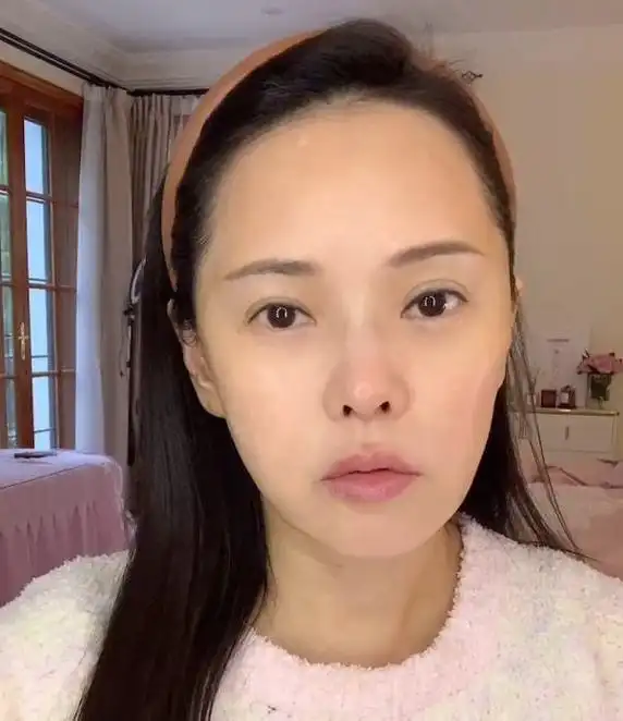 53岁伊能静录全素颜保养视频被赞状态像二十岁和秦昊夫妻相足