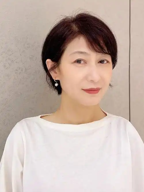 奔四奔五的女人,最好别留这3种发型!第一种显老,第二种显脸宽