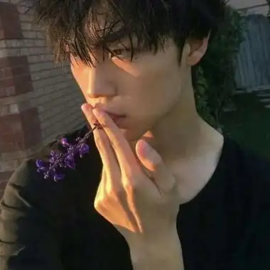 男生头像冷酷帅气侧脸带点萌萌的