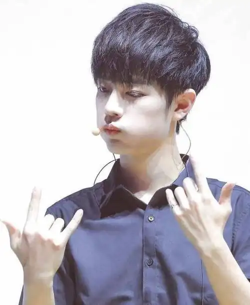 盘点肖战嘟嘴瞬间粉丝可爱不分年龄