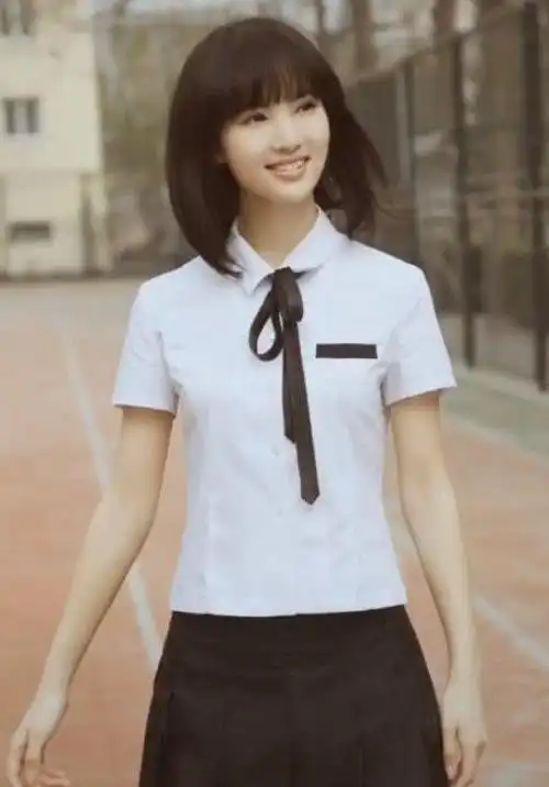 原创金晨说自己是"校花"没人信?看到以前的照片,网友:惊艳了时光