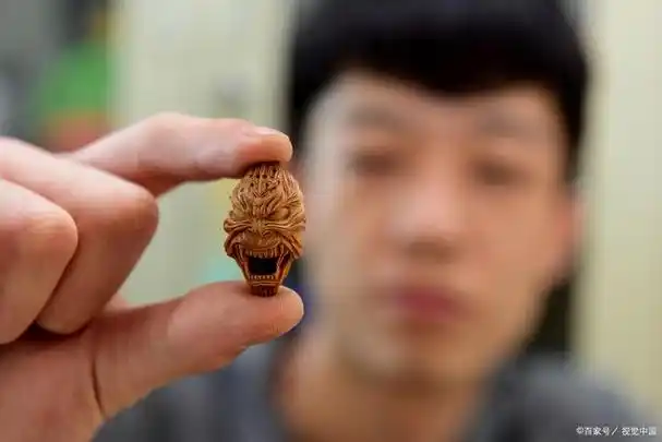 中国微雕艺术品—果核雕