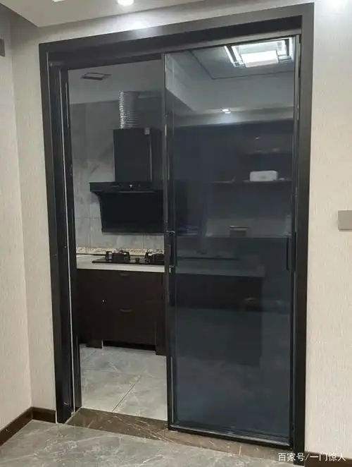 厨房装玻璃推拉门的好处及选购技巧?