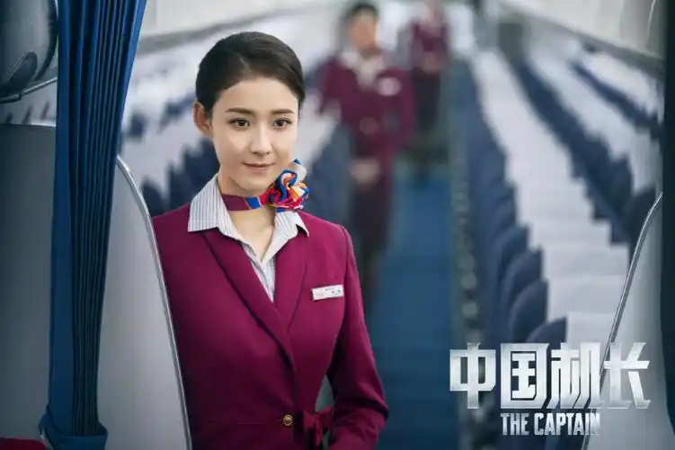 《中国机长》:比起颜值,我更欣赏空乘的品质