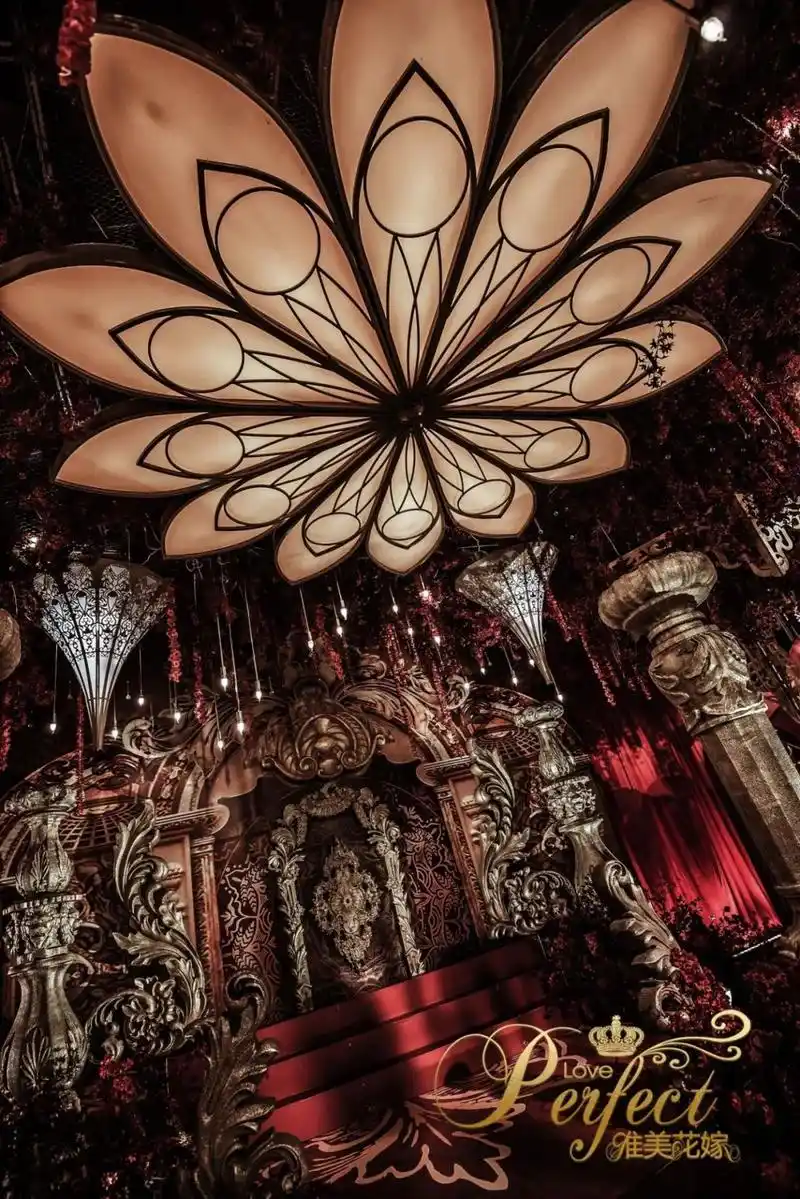 欧洲复古宫廷风婚礼,奢华的金光四溢,高贵又大气