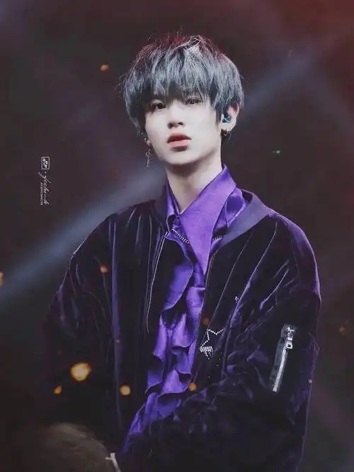 偶像练习生二公黄明昊巴比龙舞台